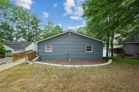 Amazing lake views for the perfect family getaway at the Lake Thirteen Retreat!