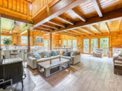 Luxurious & Enchanting Log House in Heart of Hudson Valley/Catskills, Upstate NY アルスターのホテル