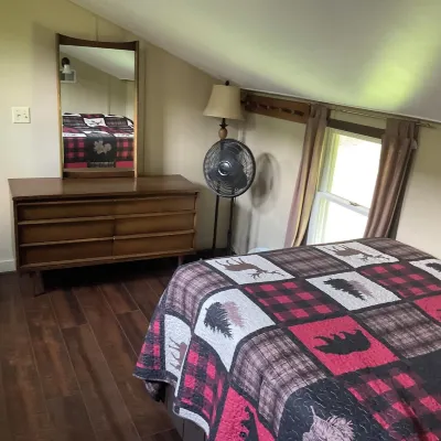 Lovely cabin with perfect view of Clarion river in charming Cooksburg