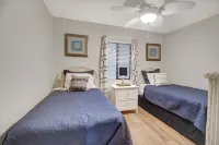 St Augustine Beach Condo steps from the beach!