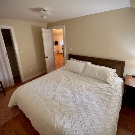 Cozy 1 king bed Apt Minutes to Okemo (Pet Friendly)