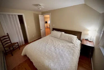 Cozy 1 king bed Apt Minutes to Okemo (Pet Friendly) โรงแรมใน