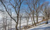 Lakeside Escape on Madison Lake- 5 bdrm home, near Mankato