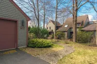 Oceanfront Condo overlooking Rockland Harbor and pier. Permit#STR22-30 Hotels in Rockland