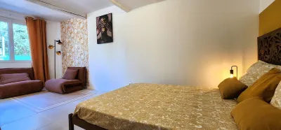 Santoline, un Appartement T2 Climatisé, Tout Confort, au Coeur de la Provence Hotels near Ermitage Saint-Ferréol