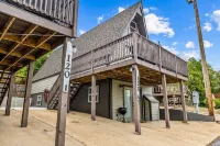 Luxury A Frame at Table Rock Lake! Sleeps 8!