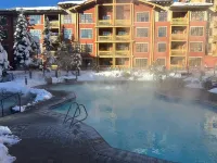 3-bedroom Penthouse in the Village/ walk to the Gondola/ top floor.