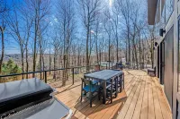 Lake Harmony Access - Swim/Beach, Arcade, Firepit, Outdoor Griddle, 8Min to Ski - 4-Star