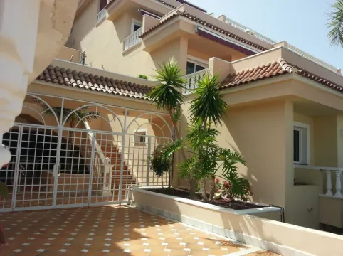 APARTMENT WITH SEA VIEWS AND FANTASTIC SUNSHINE