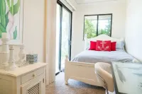 Tranquil Waterfront Retreat Haven