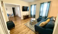Cozy, 2 BR APt in Worcester Close to Downtown, Palladium, DCU center, Polar Park 월스터 호텔