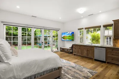 Montecito Beach House w/Hot Tub & Cold Plunge - Walk to Beach and Restaraunts Hotels near Manning Park - Area 9