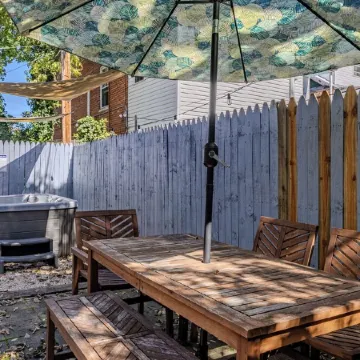 Gorgeous Apt, Pets, Hot Tub & Fire Pit, Walk --> DT Frederick