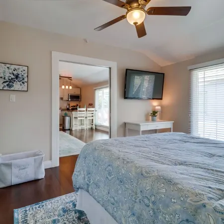 Charming, private, pet friendly cottage close to all that San Diego has to offer