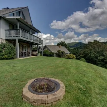 Golden Bear- lovely one bedroom with fireplace
