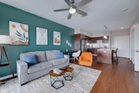 Plush 1Br Cal King Suite Close to Everything