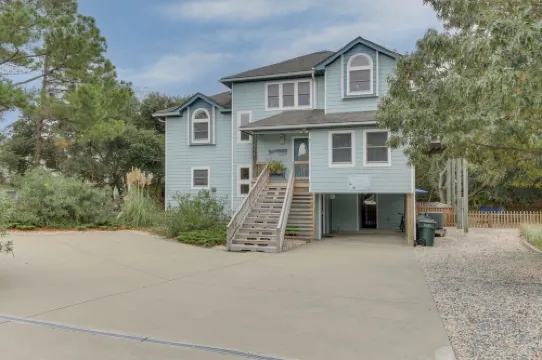 LOCATION, privacy, spaciousness! Be on the beach instead of sitting in traffic!