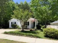 Pet friendly 1,150 sqft one story, 3 bedrooms, 2 full bath home Hotele w: Apex