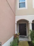 Cozy Townhouse 5 mins from Restaurants & Outlets, 20 mins from Downtown Tampa