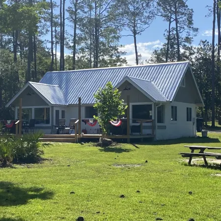 CHARMING WATERFRONT HOUSE, BOAT DOCK, 3 MILES TO OWA, 15 MILES TO ORANGE BEACH