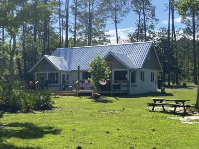 CHARMING WATERFRONT HOUSE, BOAT DOCK, 3 MILES TO OWA, 15 MILES TO ORANGE BEACH Hotels near Aaronville Park