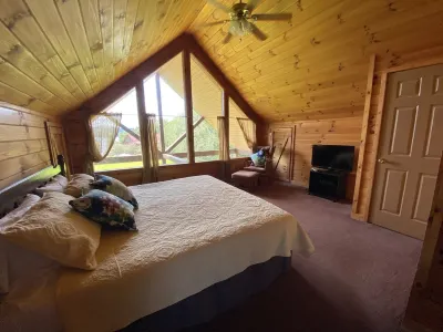 Bring the boat! 2 bedroom  cabin on Flat Creek on Douglas Lake with lake access Hotels near Sims Point