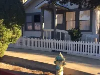 Gingerbread house Hotels in Lone Pine