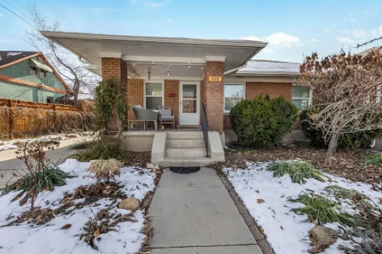 Sugar House Urban Escape: Cozy 3Br Near Mountains w/Wi-Fi & Ample Street Parking