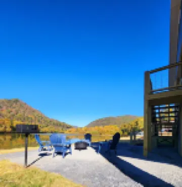 Delightful 3-Bedroom Home on the New River