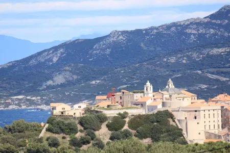 T2 apartment quiet quiet sea view ideal 4 people Отели в г. Кальви