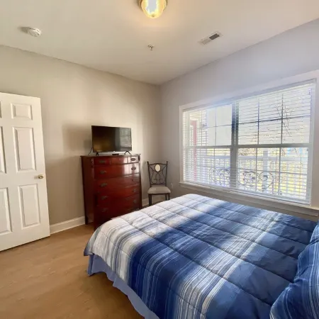Lake Norman Condo near Charlotte! Great Location steps from downtown Cornelius!