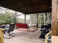 Des Moines River Front Cabin- Fishing/Hunting/Kayaking Hotels in Van Buren County