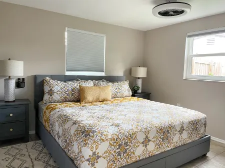 Charming Pool Home - Mins Drive to Beach