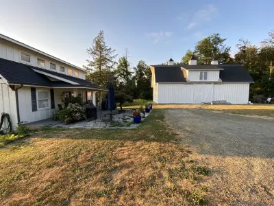 Olympia Waterfront Beach Cottage Hotels near Harry Fain's Legion Park