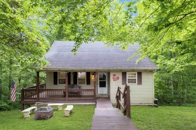 Welcome to “Romancing On Lake Cumberland” – Your Perfect Romantic Getaway!
