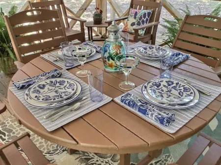 Tucked Away Quiet Cottage~5 Blocks to Riverfront and Cumberland Island Ferry