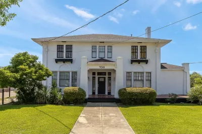 Royal Resort Các khách sạn gần Jackson State University