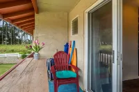 Steps to Beach.Top Floor Ocean View, 2 Bd 1.5 ba. New AC in Living Dining Area
