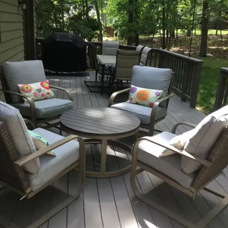 Centrally located retreat in Massanutten Resort. Hot tub and game room!