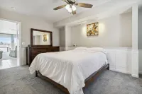 Amazing lake views for the perfect family getaway at the Lake Thirteen Retreat! - 3-Star