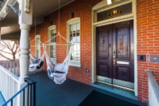 Private townhouse near downtown and state park