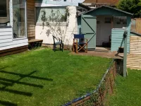 Lovely Bright Garden Apartment With WiFi & Spa overlooking RSPB reserve. Brading Hotels in 