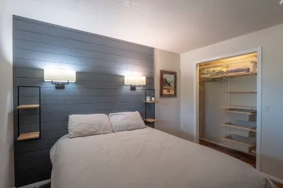Red Sled at Hi Country Haus - 2 bed, 2 bath with a shuttle stop. Hôtels à proximité de : Snowblaze Condominiums