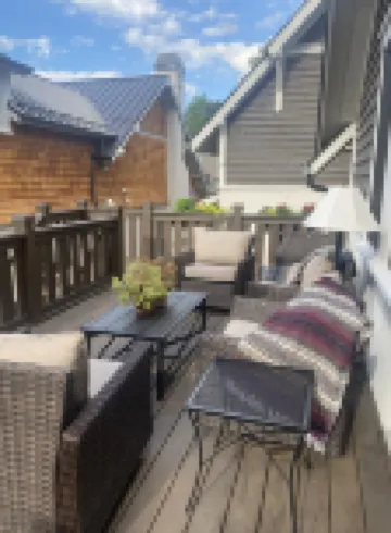 Studio in upscale, intimate Black Mountain neighborhood