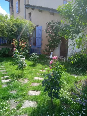 Studio ideally located at the foot of the Napoleon Bridge Hotels in Moissac