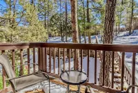 Stylish Cozy Cabin Surrounded in Pines- Hot Tub