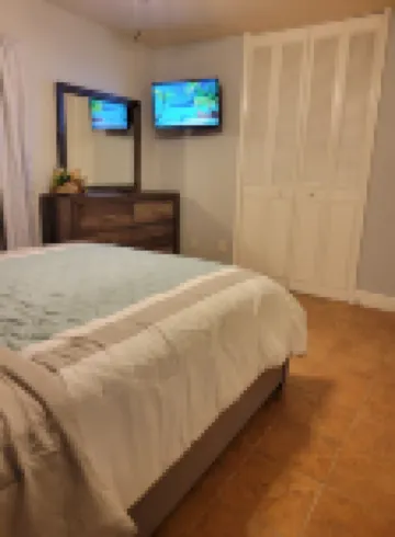 Spacious 4-bedroom house in tranquil Vero Beach with AC, WiFi