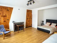 Large apartment on the 2nd floor in a townhouse