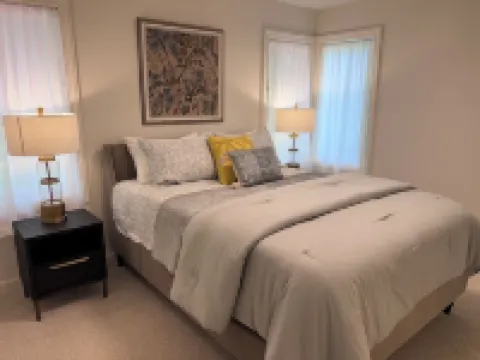 Beautiful Fully Remodeled House Located on Hazeltine National Golf Club. チャスカのホテル