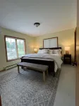 A cheerful, bright lake getaway